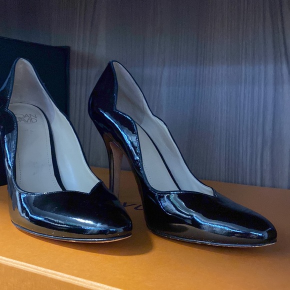 Joan & David Classic Black Heels - Picture 2 of 5